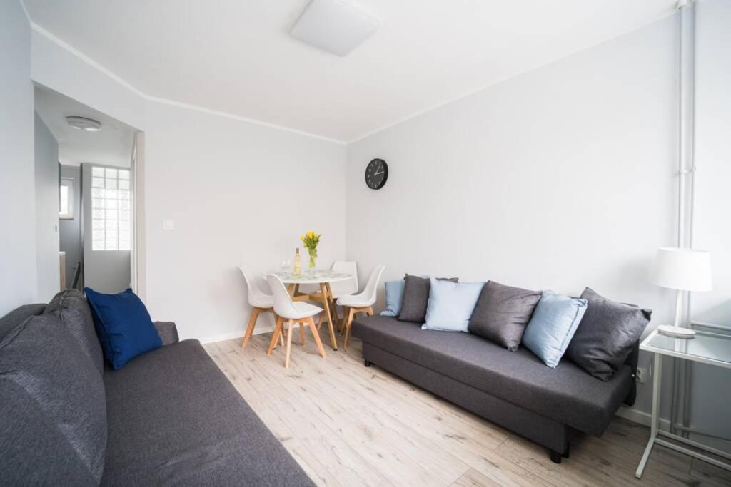 4 Rooms Apartment On Martket Square - Nice View - 150 M Town Hall Wroclaw Exterior photo