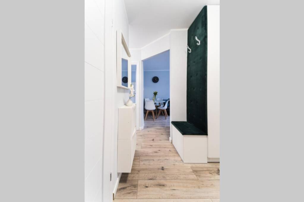 4 Rooms Apartment On Martket Square - Nice View - 150 M Town Hall Wroclaw Exterior photo